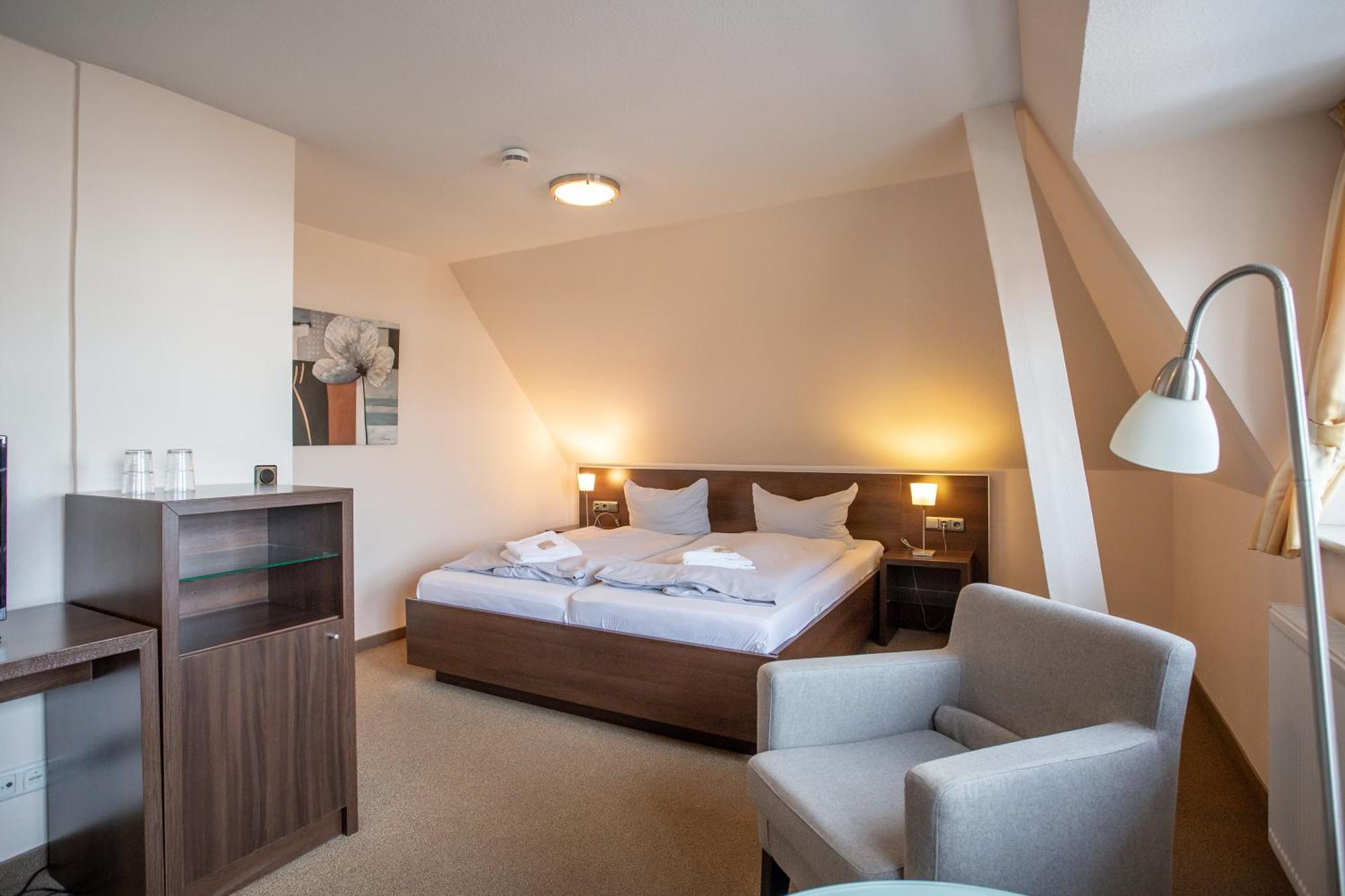 Standard Double Room,1500725023:JPEG